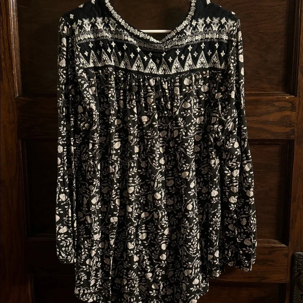 Lucky Brand Black and Cream Floral Blouse, Size 2X - Picture 3 of 4